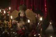 Nandor (Kayvan Novak, l.); Djinn (Anoop Desai, r.)