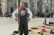 Axel Bulthaupt erkundet nicht nur die Geschichte der Kanaldeckel, sondern auch die Geheimnisse der städtischen Abwasserkanäle. Davon hat Dresden 1800 Kilometer. Und die verlaufen unterhalb so manch berühmter Gebäude.