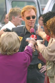 In der Toilette eines Kinderrestaurants wird ein kleines M&auml;dchen ermordet aufgefunden. Horatio Caine (David Caruso) und sein Team ermitteln in diesem Fall ...