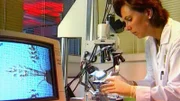 Die forensische Wissenschaft ist heute so weit, dass man den Täter anhand von kleinsten Spuren dingfest machen kann.