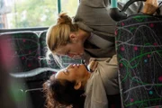 Als Eve bemerkt, dass Villanelle ihr auf den Fersen ist, gibt es kein Entkommen mehr. Eve muss mit dem Schlimmsten rechnen, doch Villanelle hat etwas anderes vor.