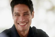 Station 19 Staffel 5 Folge 1 Frisch verliebt: Carlos Miranda als Theo Ruiz
