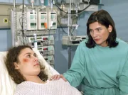 Sophie und ihre Mutter Marlene. Sophie ist überrascht von der plötzlich, kritischen Äußerung ihrer Mutter: Sie soll sich ihren Freund, Frederik aus dem Kopf schlagen.