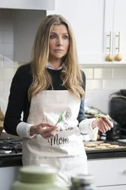 Melanie (Sarah Chalke)