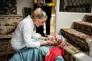 Praxis mit Meerblick - Der Prozess Ein Notfall schockiert auch die Ärztin: Tanja Wedhorn als Nora Kaminski, Petra Kelling als Roswitha Wing