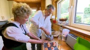 Ingrid und Otto testen das "Senfset für Einsteiger".