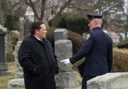 L-R: Detective Fusco (Kevin Chapman) und Officer Patrick Simmons (Robert John Burke)