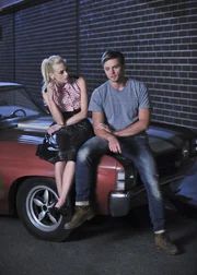 Um Lemon (Jaime King, l.) von den kleinen Problemchen rund um ihre Verlobungsfeier abzulenken, soll Wade (Wilson Bethel, r.) mit ihr Zeit verbringen. Ist das wirklich eine gute Idee? Um Lemon (Jaime King, l.) von den kleinen Problemchen rund um ihre Verlobungsfeier abzulenken, soll Wade (Wilson Bethel, r.) mit ihr Zeit verbringen. Ist das wirklich eine gute Idee?