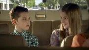 Sheldon (Iain Armitage, l.); Missy Cooper (Raegan Revord, r.)
