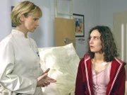Dr. Kathrin Globisch hat schlechte Nachrichten für Sophie. Sie teilt ihr mit, dass sie ihr Kind verlieren wird.