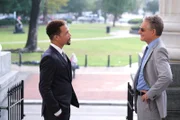 Jimmy Boyd (Jason Alan Carvell, l.); Special Agent Dwayne Pride (Scott Bakula, r.)