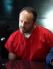 Lee Berman (Gil Bellows) wird vorgeworfen, seine Frau Audrey ermordet zu haben, doch der erfolgreiche Geschäftsmann bestreitet die Tat.