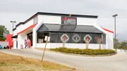 „Ezell’s Southern Food Express“ befindet sich im Birminghamer Vorort Crestwood, Alabama, und ist berühmt für seinen gebratenen Wels und seine „Hush Puppies“.