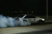 Chuck bereitet seine Fahrspur mit einem soliden Burnout vor, bevor er die Krone und den ersten Platz gegen Monza verteidigt.