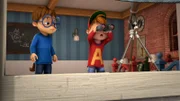 Alvin (r.) beobachtet das Treiben der Chipettes. Simon (l.) versteht nicht, wie Alvin so verbissen sein kann.