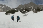 Mit ihrer Forschung haben Michael Neuhauser und Jan-Thomas Fischer herausgefunden, dass Lawinen unterschiedlich fließende Schneeschichten bilden.
