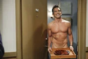 Walden muss feststellen, dass Jill mehr Interesse an Jeff Probst (Jeff Probst) als an ihm hat ...