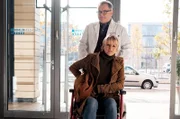 Hans-Peter Brenner (Michael Trischan) traut seinen Augen nicht, als plötzlich seine ehemalige Prüferin Dr. Sylvia Jessel (Esther Esche) in der Sachsenklinik auftaucht. Brenner ist damals zwei Mal durch ihre Prüfung gerauscht und entsprechend nervös reagiert er. Noch dazu hat die resolute und energische Frau ihre Diagnose schon selbst parat.
