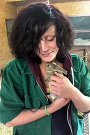 Tierpflegerin Tine Hoffmann aus dem Kronberger Opel-Zoo.