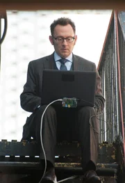 Harold Finch (Michael Emerson)