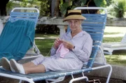 Miss Marple (Joan Hickson).
