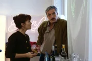 Evelyn von Guldenburg (Iris Berben) will ihre Karriere retten und will sich deshalb von Christoph (Juraj Kukura) trennen.