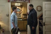 L-R: Ray DiMeo (Mason Cook) und Kenneth (Cedric Yarbrough)