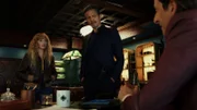 (l-r) Natasha Lyonne als Charlie Cale, Benjamin Bratt als Cliff Legrand, Adrien Brody als Sterling Frost Jr.