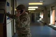 Bewacht und betreut werden die Häftlinge von einer Spezialeinheit, dem Military Provost Staff (MPS).