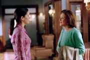 Während Rory von Richard Hilfe bei einem Schulprojekt braucht, ist Emily (Kelly Bishop, r.) plötzlich nicht mehr die einzige nervige Mutter, mit der sich Lorelai (Lauren Graham, l.) in ihrem Hotel herumärgern muss ...