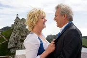 Ende gut, alles gut: Leander (Peter Sattmann) und Anna Maria (Saskia Vester) haben sich endgültig gefunden. Weiteres Bildmaterial finden Sie unter www.br-foto.de.