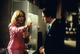Der aalglatte Kunsth&auml;ndler David (Hugh Grant) versucht die blau&auml;ugige Frenchy (Tracey Ullman) auszunehmen.