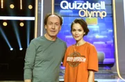 Die Kandidat:innen des Teams "Ku'damm":  Ulrich Noethen (l.), Schauspieler und Emilia Schüle (2.v.l.), Schauspielerin.
