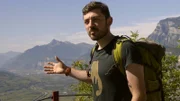 Wildtierbiologe Andrea Corradini erforscht Bewegungsmuster von Braunbären in Norditalien.