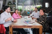Die Güleks wissen nicht, was sie von Brittas Test halten sollen. Von links: Baris (Metehan Demiröz), Esma (Özge Delioglan), Ferhat (Mehmet Kucak) und Nuray (Lilay Huser)