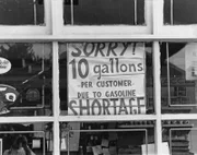 A sign at a petrol station announcing temporary fuel rationing, USA, circa 1974. The sign reads: 'Sorry! 10 gallons per customer due to Gasoline shortage'. The measure is in response to the worldwide fuel shortages caused by the oil embargo imposed by the Organization of Arab Petroleum Exporting Countries (OAPEC). (Photo by Joseph W. Neumayer/Archive Photos/Getty Images)