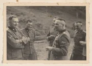 SS-Arzt Josef Mengele (2. v.l.) gehört zum Führungspersonal des KZ Auschwitz.