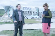Ed Morris (Steve Buscemi, l.); Sally Morris (Julia Davis, r.)