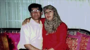 Shajia Ayobi kam nach Amerika, um ein neues Leben zu beginnen. Sie heiratete den afghanischen Flüchtling Ghulam und die beiden bekamen vier wunderbare Kinder.