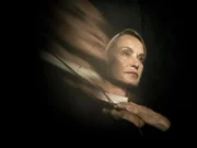Die Insassen der Briarcliff-Nervenheilanstalt werden von Schwester Jude (Jessica Lange) mit ihren ganz eigenen Methoden gezüchtigt ...