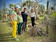 Karl Ploberger (l.) mit Mariolina Palermo und Pflanzenphilosoph Marcello di Paola im Vivai Cuba – Wüstengarten.