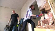 Angelique macht sich an die Arbeit.