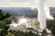 Neuseeland nutzt Erdwärme, die durch vulkanische Aktivität entsteht, landesweit im großen Stil und setzt dabei moderne Technik ein.