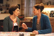 Fanny möchte die Familie wieder vereinen und spricht sich mit Annalena aus. Von links: Fanny Brunner (Katrin Lux) und Annalena Brunner (Heidrun Gärtner).
