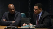 Dembe Zuma (Hisham Tawfiq, l.) und Harold Cooper (Harry Lennix, r.)