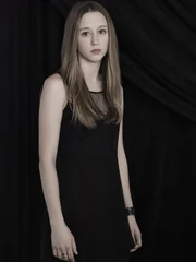 (3. Staffel) - Als Zoe Benson (Taissa Farmiga) erkennt, dass sie kein normales Mädchen ist, gerät sie in den Strudel aus Machtgier, Verrat, Mord und Intrigen ...