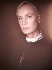 (2. Staffel) - In Schwester Judes (Jessica Lange) Augen sind die Insassen der Briarcliff-Nervenheilanstalt nur Opfer ihrer eigenen sündigen Triebe und das muss bestraft werden ...