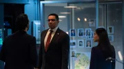 L-R: Aram Mojtabai (Amir Arison), Harold Cooper (Harry Lennix) und Alina Park (Laura Sohn)