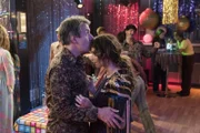 L-R: Jimmy DiMeo (John Ross Bowie) und Maya DiMeo (Minnie Driver)