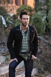 Die Flitterwochen werden für Leo (Adam Levine) ein unerwartetes Ende nehmen ...
